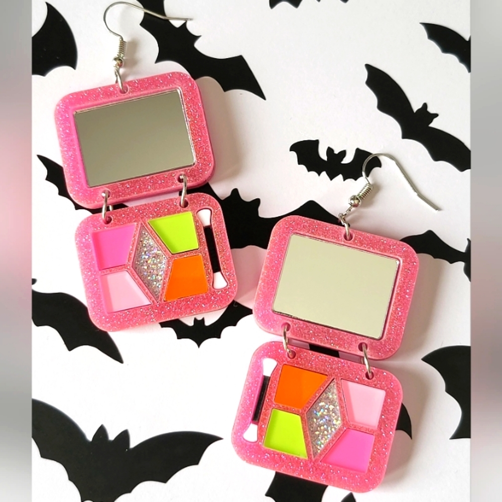 Eyeshadow Earrings - Picture 1 of 2